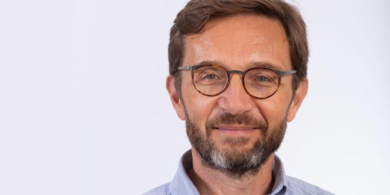 Hugues Roest Crollius, directeur de recherche CNRS à l’Institut de biologie de l’ENS-PSL (IBENS) et responsable scientifique de la plateforme du Centre de Biologie Computationnelle